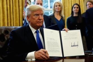 trump-signing-orders